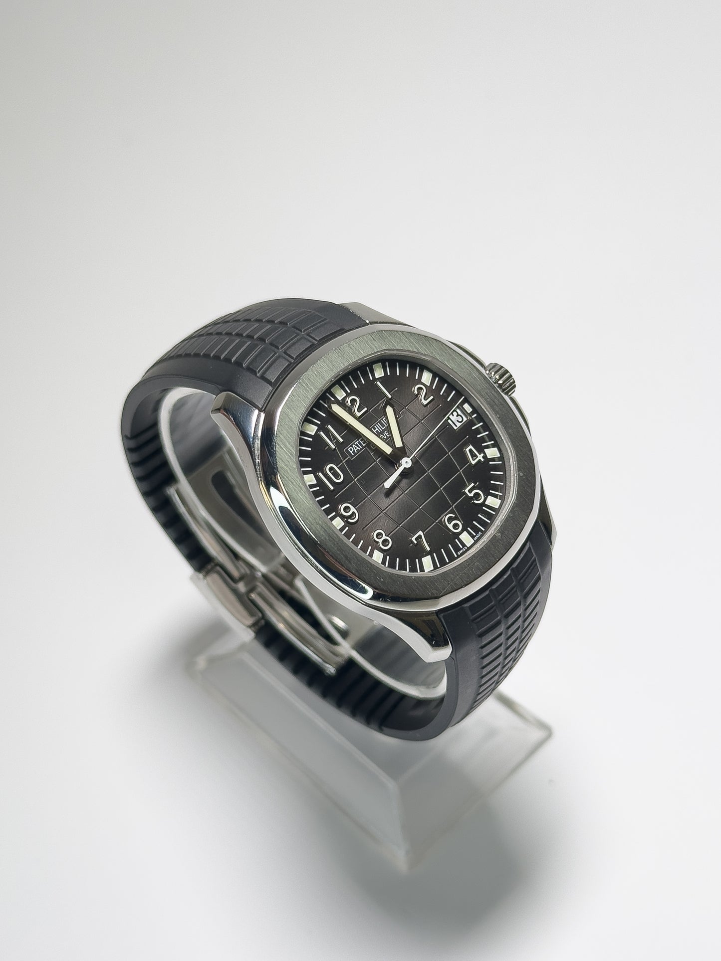 PATEK PHILIPPE AQUANAUT - WHITE GOLD - BLACK DIAL