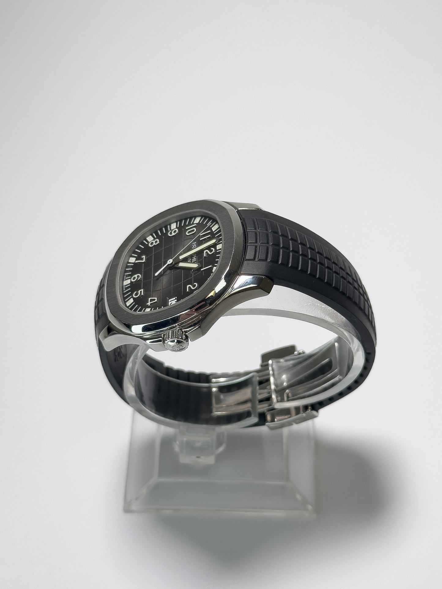 PATEK PHILIPPE AQUANAUT - WHITE GOLD - BLACK DIAL
