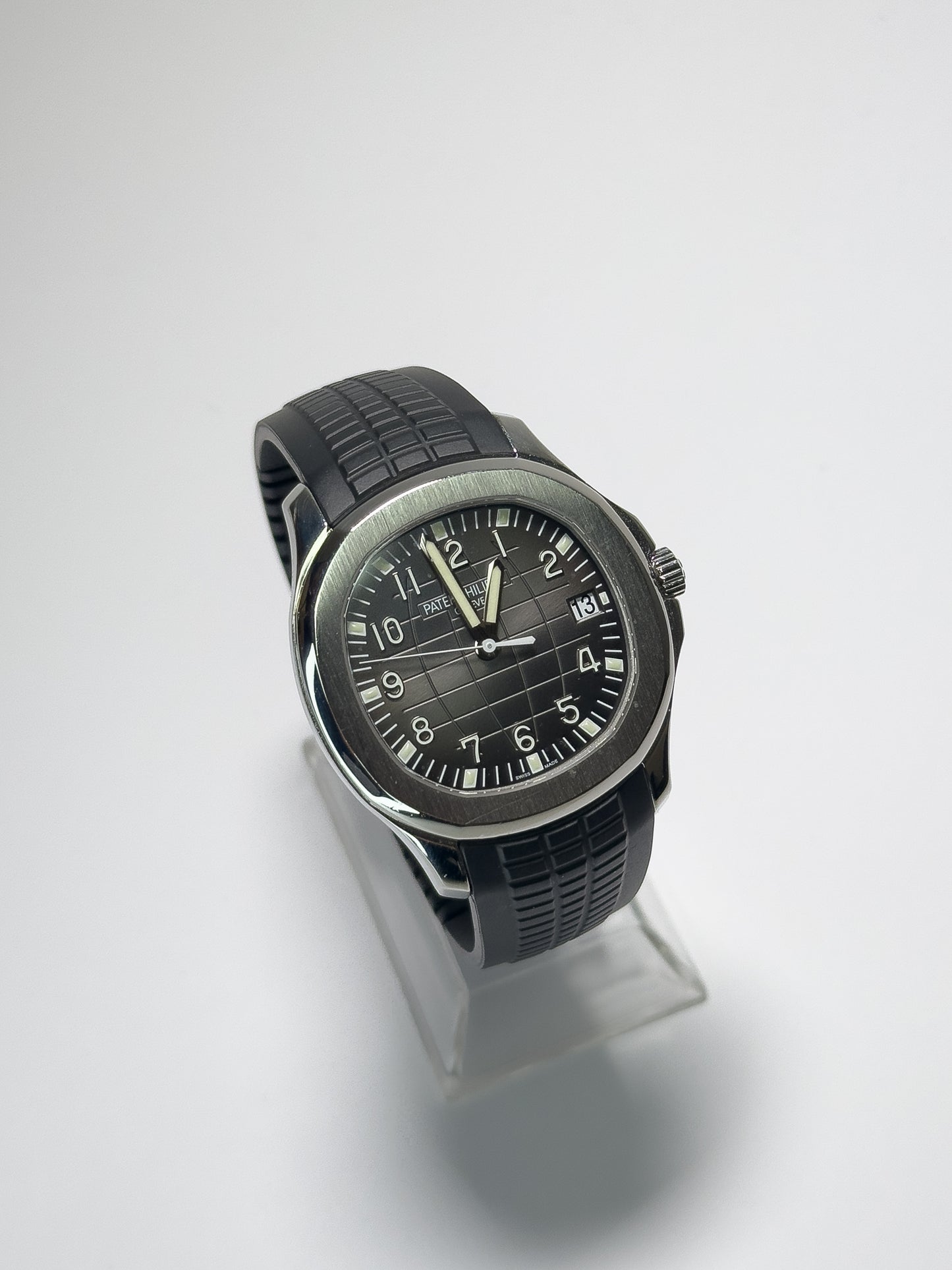 PATEK PHILIPPE AQUANAUT - WHITE GOLD - BLACK DIAL