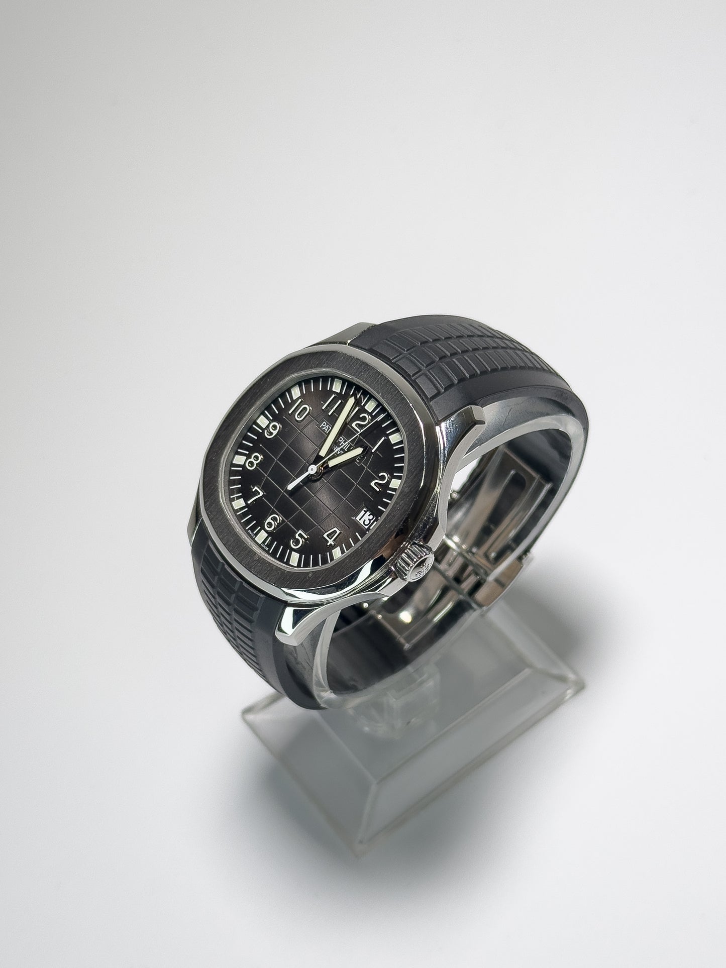 PATEK PHILIPPE AQUANAUT - WHITE GOLD - BLACK DIAL