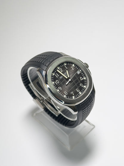 PATEK PHILIPPE AQUANAUT - WHITE GOLD - BLACK DIAL
