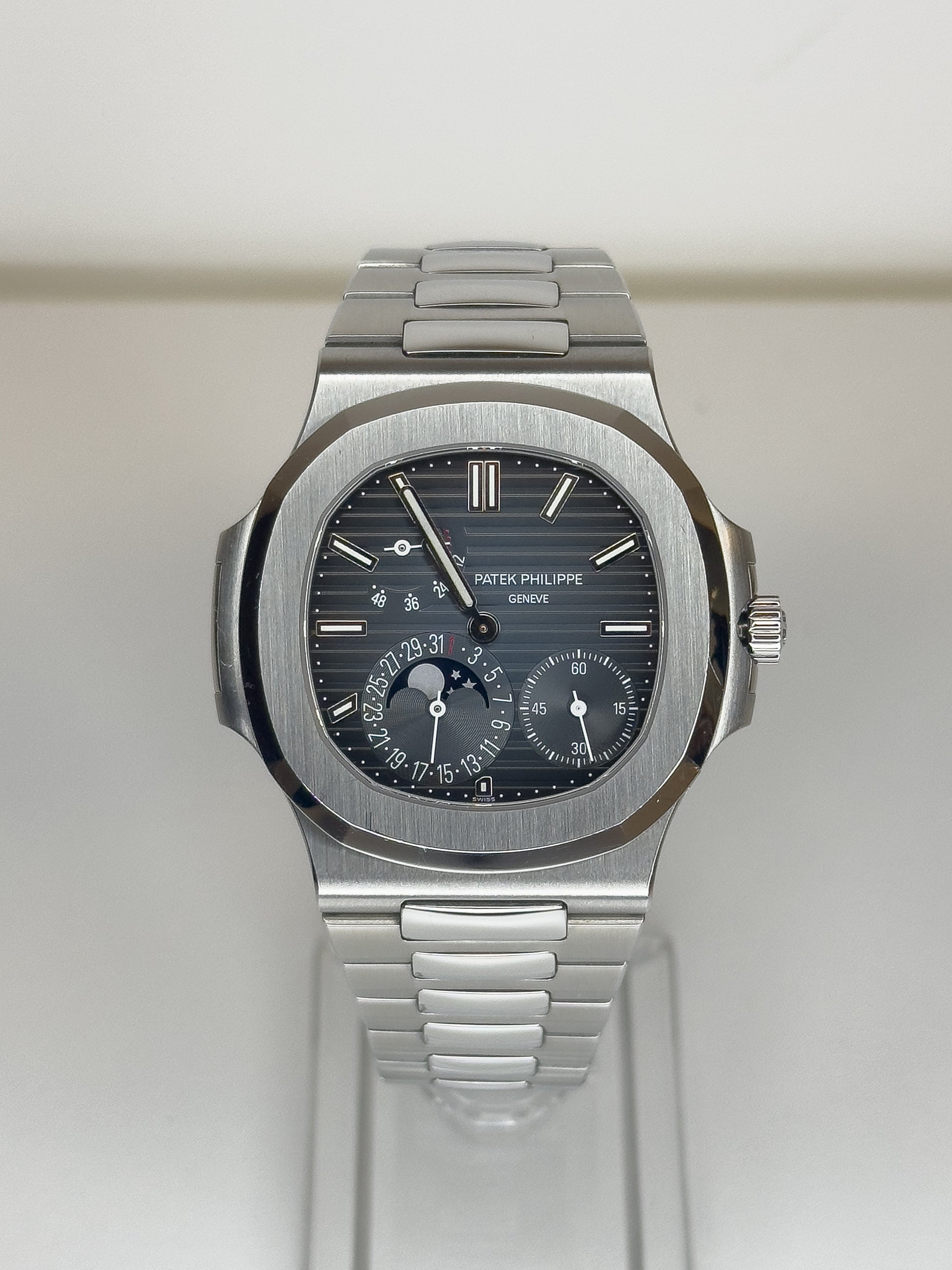 Nautilus Patek L PATEK PHILIPPE NAUTILUS MOON PHASE STEEL NAVY DIAL